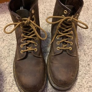 1460 CRAZY HORSE LEATHER LACE UP BOOTS
